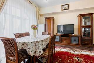 Отель Дом Москвы Сухум Апартаменты с 2 спальнями и гостиной -1