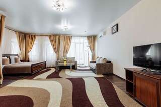 Отель Дом Москвы Сухум Люкс с кроватью размера «king-size» и балконом-5
