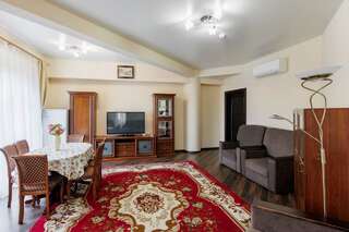 Отель Дом Москвы Сухум Апартаменты с 2 спальнями и гостиной -4