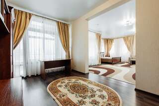 Отель Дом Москвы Сухум Люкс с кроватью размера «king-size» и балконом-9